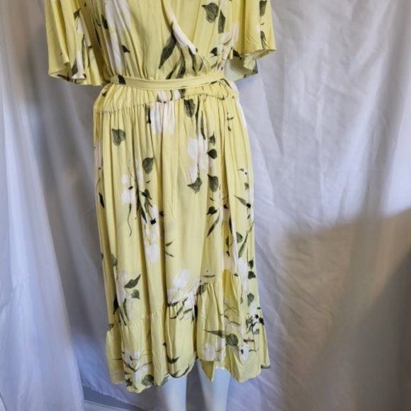 Rachel Roy Plus Size V-Neck, Floral, Size 3X, Flutter Sleeves, Pale Yellow, NWT - Picture 3 of 14